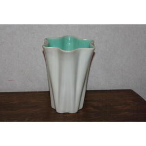 Vintage Red Wing Pottery White Vase #887 – Scalloped Rim